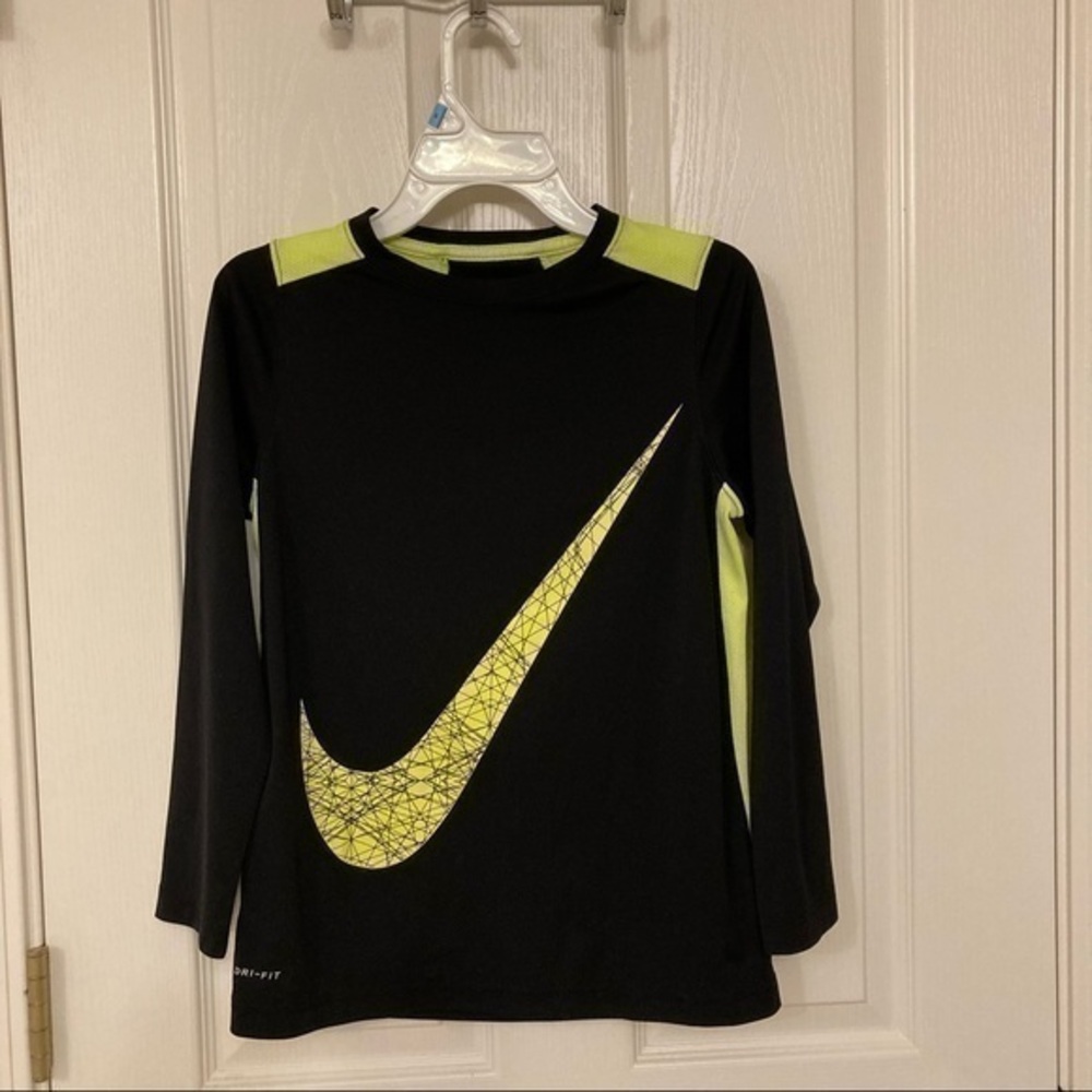 Big boys Nike DriFit long sleeve t-shirt size M